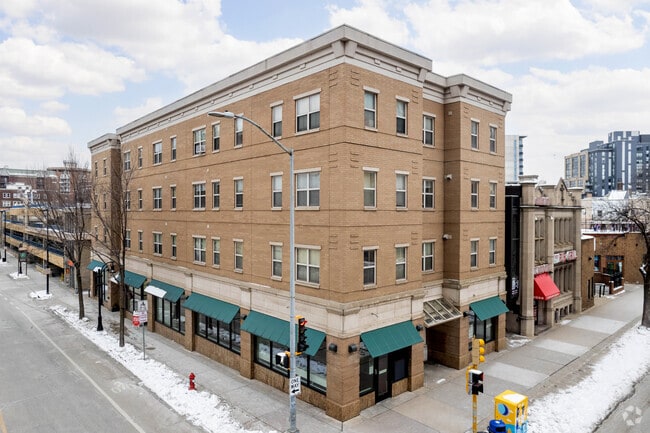 Building Photo - Varsity Campus Apartments