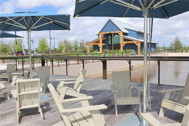 Building Photo - 950 SW Pr Ave