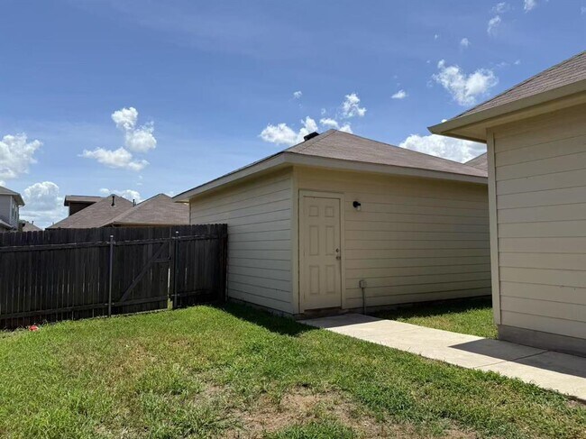 Building Photo - 228 Bent Creek Dr
