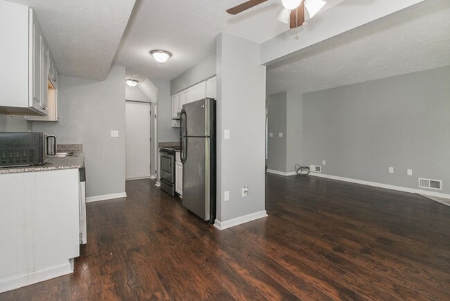 Building Photo - 3 Bedroom/2.5 Bath Westlake!! Condo living...