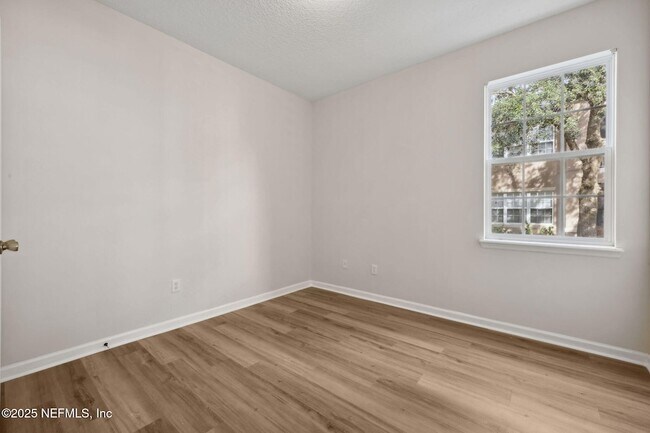 Building Photo - 12301 Kernan Forest Blvd