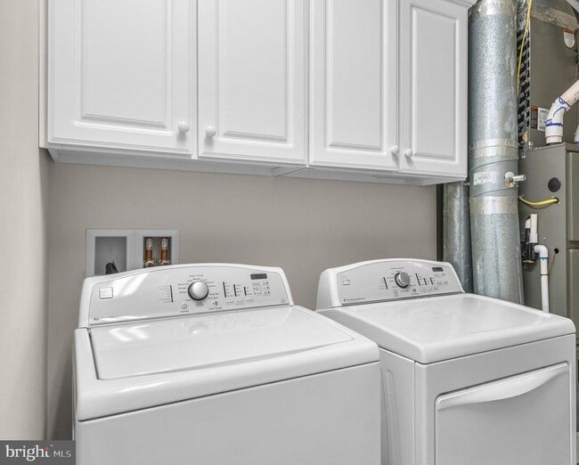 Building Photo - 711 McKenzie Ave