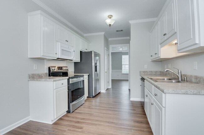 Building Photo - 3 Bedroom Townhouse in Evans