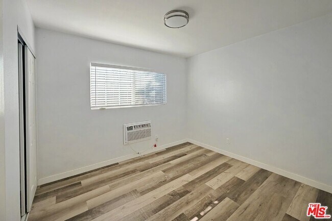 Building Photo - 877 W Wilson St