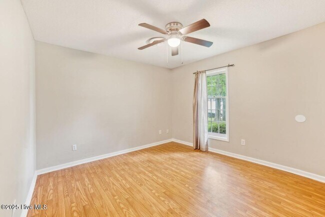 Building Photo - 210 Stillwood Dr