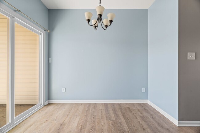 Building Photo - Justice Farm Townhome