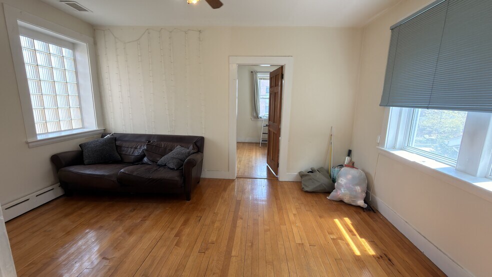 Building Photo - 391 Langley Rd