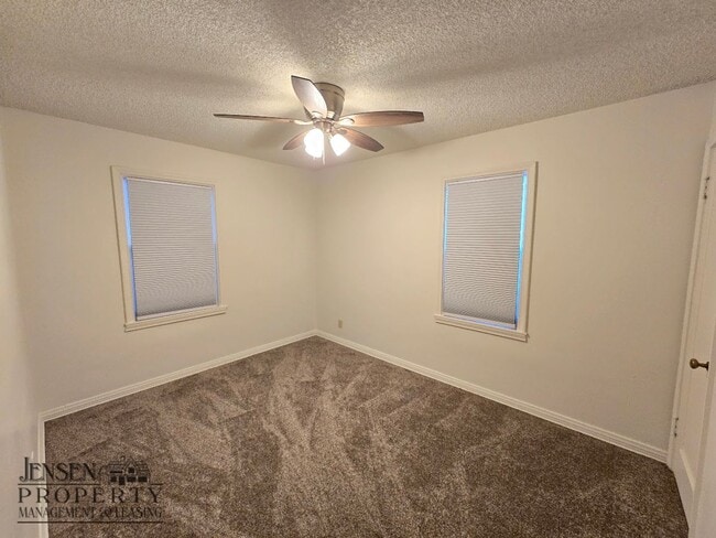 Building Photo - R698