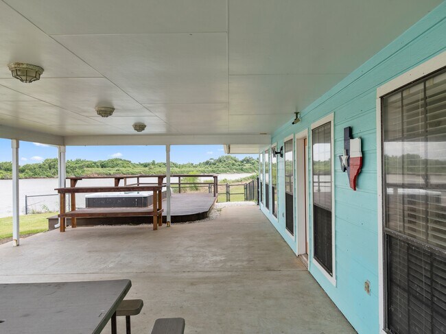 Building Photo - 779 Cr 257