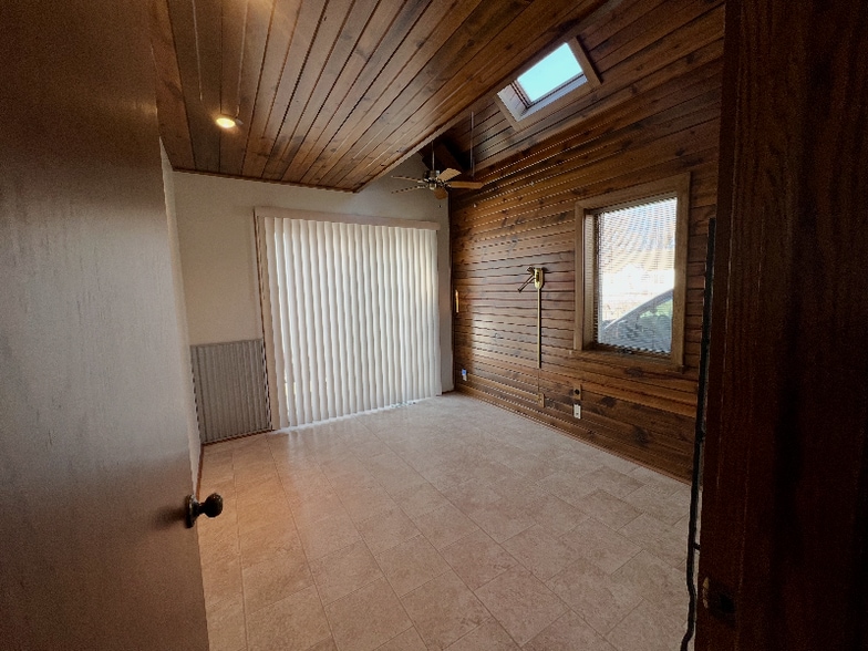 Building Photo - 309 10th St NW