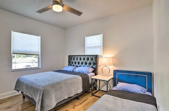 Building Photo - 2181 Poinciana Dr