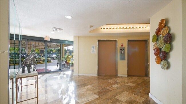 Building Photo - 7200 Radice Ct