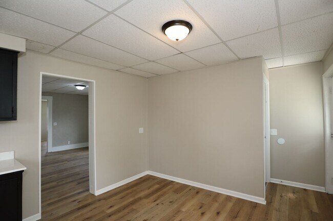 Building Photo - 917 W Jackson St