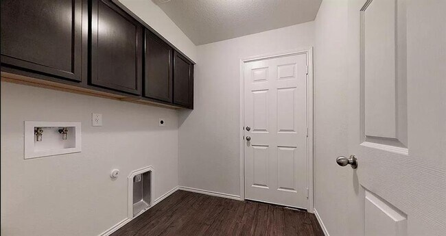 Building Photo - 1828 T H Johnson Dr