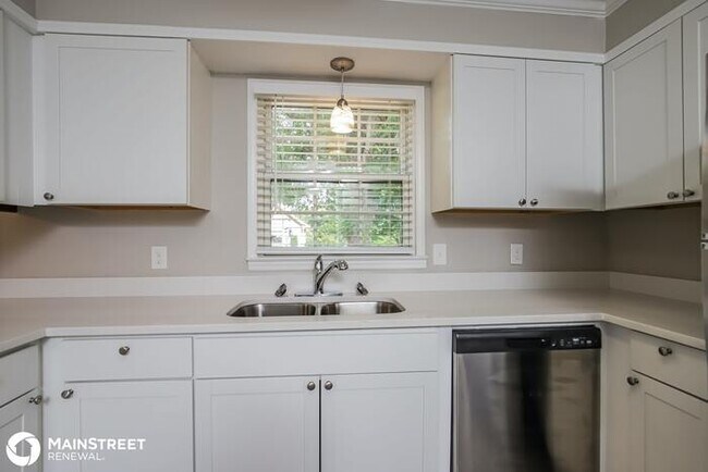 Building Photo - 23 HOLLY CREST CT, GREENSBORO, NC 27410