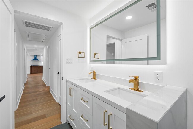 Building Photo - 10730 Wickersham Ln