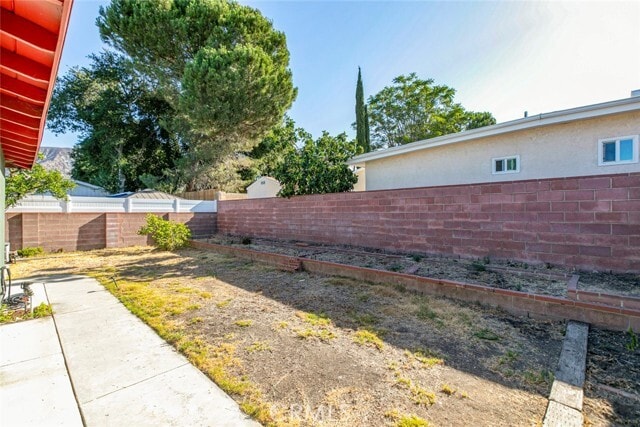 Building Photo - 10706 Rhodesia Ave