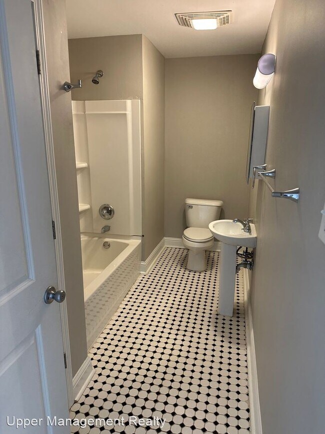 Building Photo - 1 br, 1 bath Apartment - 2309-11 Baronne S...