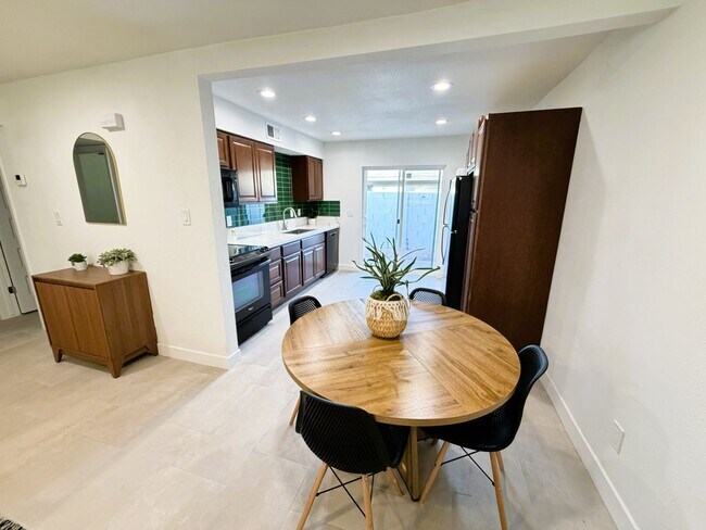 Building Photo - 7808 E Heatherbrae Ave