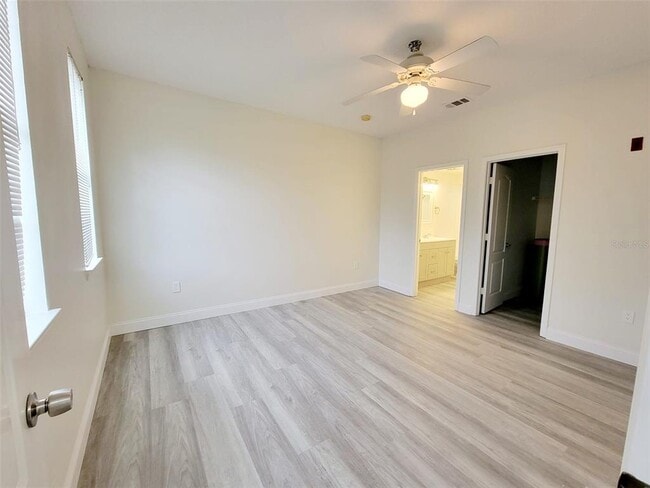 Building Photo - 12024 Villanova Dr