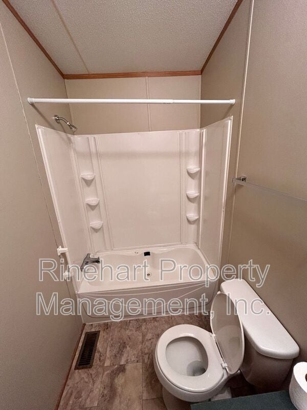 Building Photo - 5035 Park Creek Dr