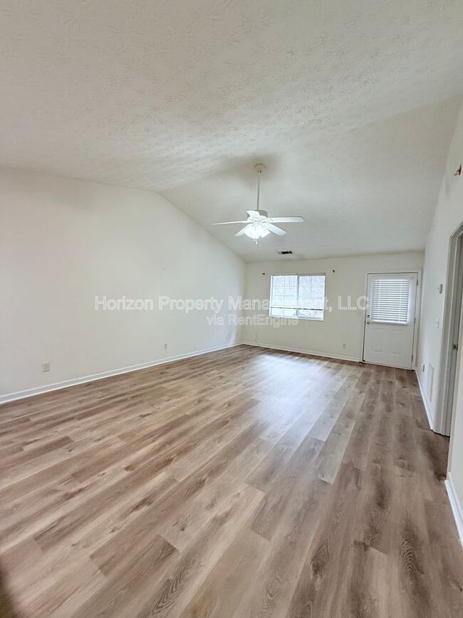 Building Photo - 3975 Hidden Hollow Dr