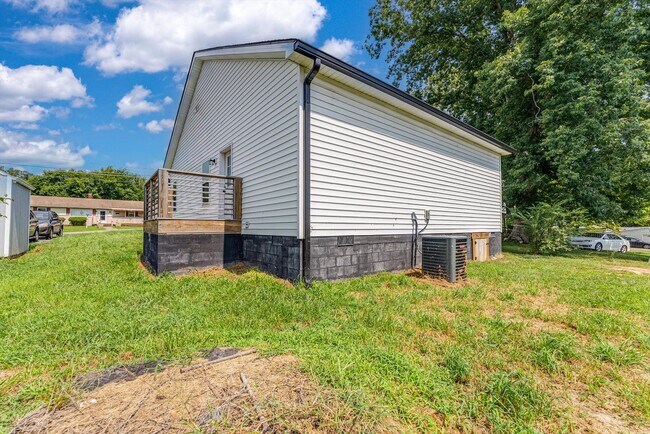 Building Photo - 5004 Knoxwood Dr