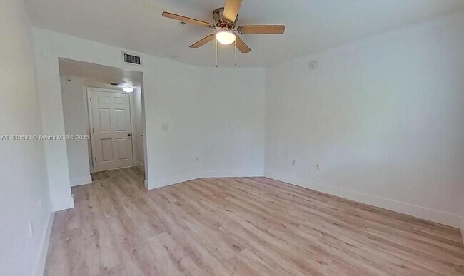 Building Photo - 2544 Centergate Dr