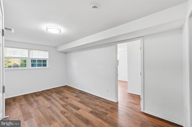 Building Photo - 8009 Gosport Ln