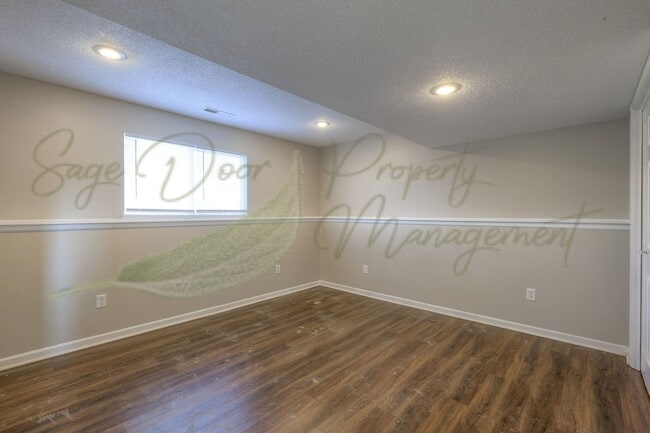 Building Photo - 706 NW Baytree Dr