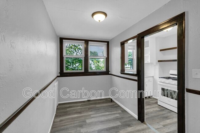 Building Photo - 137 Sanders Rd