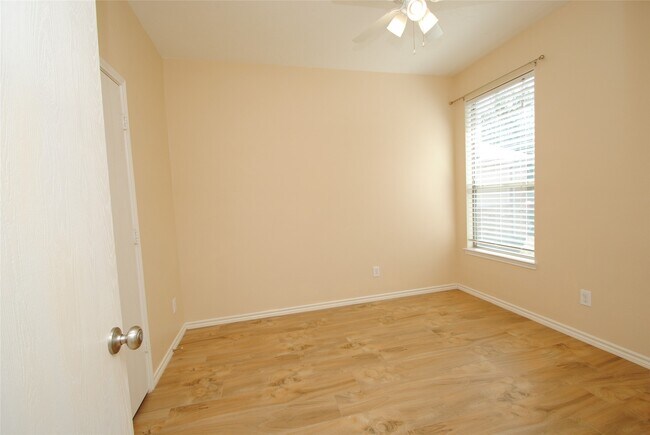 Building Photo - 18410 Fair Grange Ln