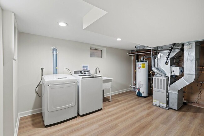 Building Photo - 6444 28th Pl