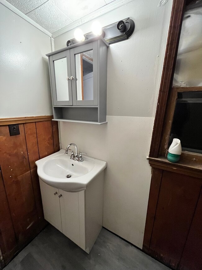 Building Photo - 629 E Broadway St