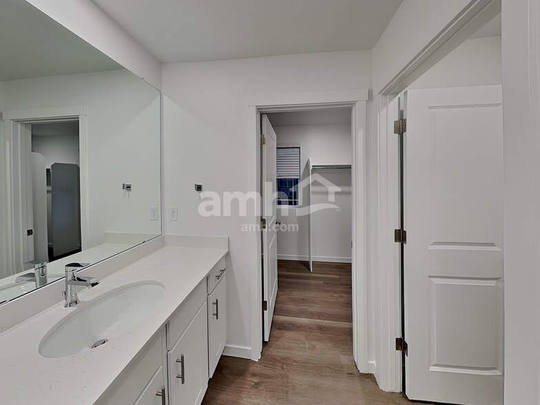 Building Photo - 26148 E Calhoun Pl