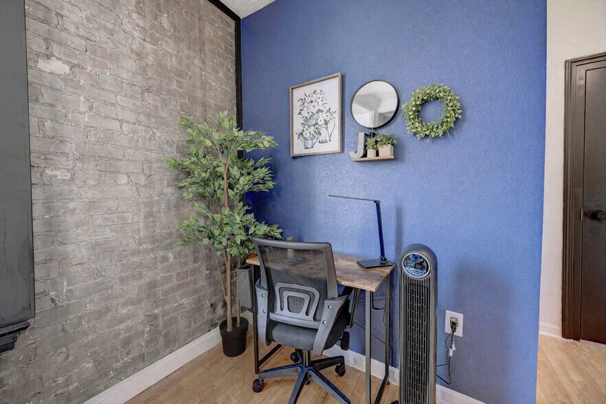 Building Photo - 1925 N Prospect Ave