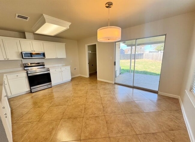 Building Photo - 110 Comal Cove