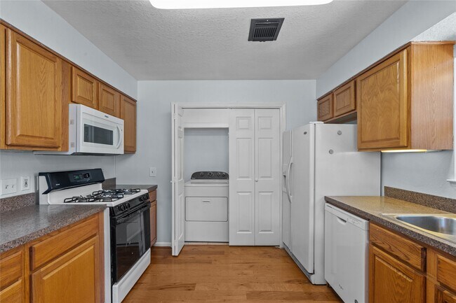 Building Photo - 336 Reppert St