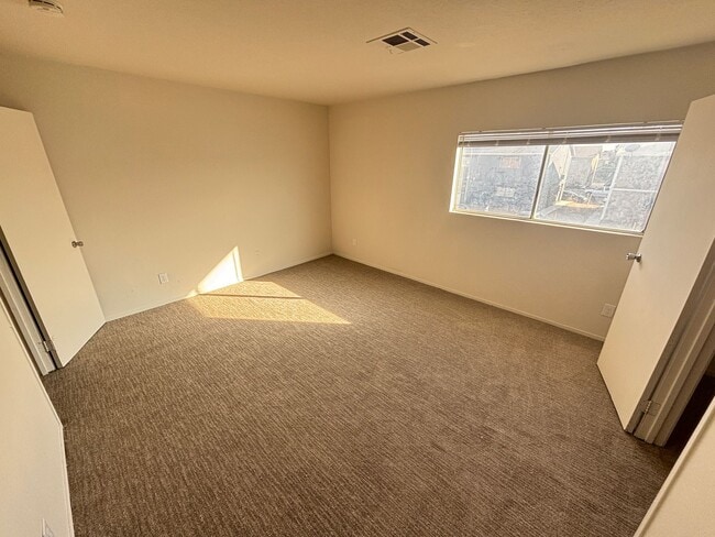 Building Photo - 4765 Thunderbolt Ave