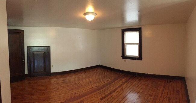 Building Photo - 1008 Evergreen Ave