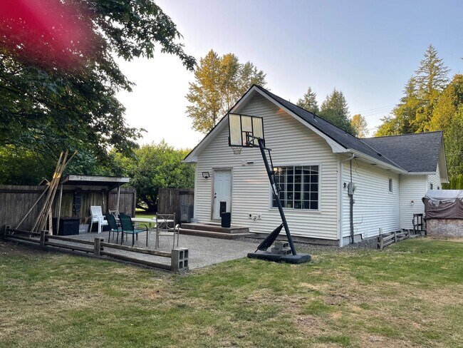 Building Photo - Charming 2 Bedroom Home in Granite Falls