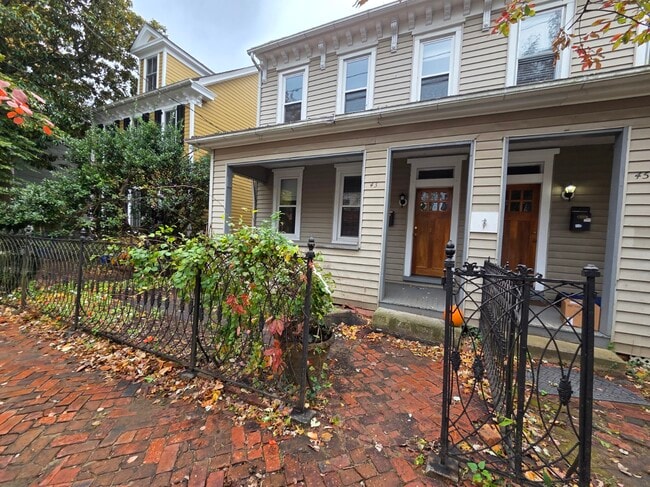 Building Photo - 43 Madison Pl