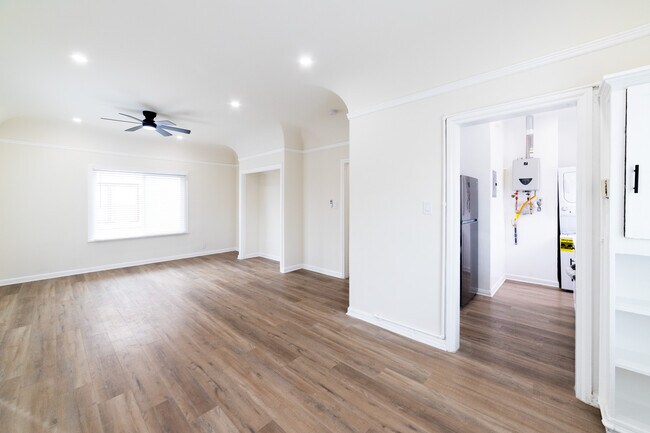 Building Photo - 211 N Berendo St