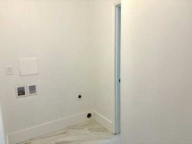 Building Photo - HALPC04