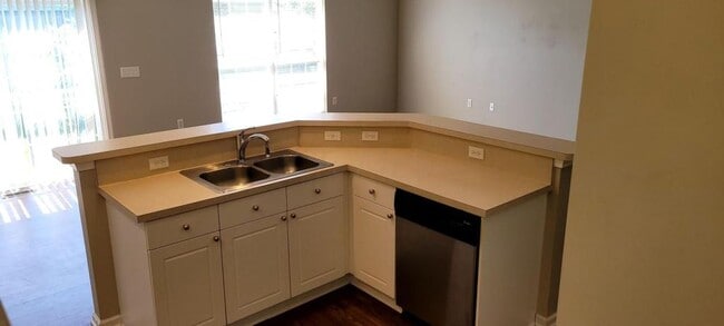 Building Photo - 770 Mystic Pointe Dr
