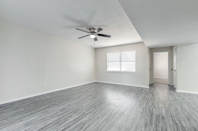 Building Photo - 2902 NW 45th Pl