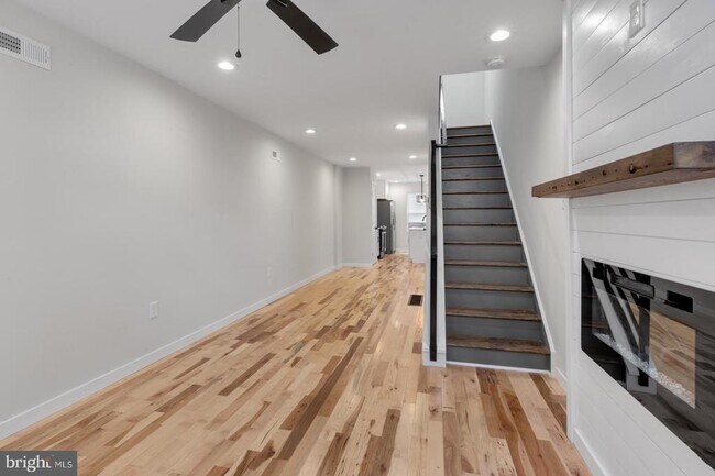 Building Photo - 2039 E Letterly St