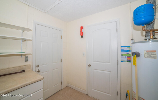 Building Photo - 2285 Dolphin Rd