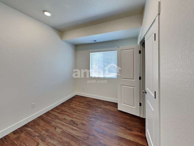 Building Photo - 26122 E Calhoun Pl