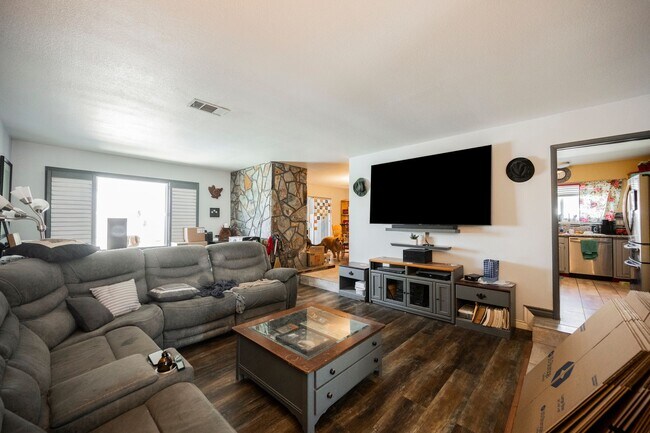 Building Photo - No HOA- Single story pool home